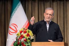 Tổng thống Iran Masoud Pezeshkian phát biểu. (Ảnh: IRNA/TTXVN)