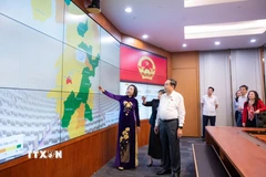 Chủ tịch Quốc hội Trần Thanh Mẫn kiểm tra công tác bầu cử tại Văn phòng Hội đồng Bầu cử quốc gia (Nhà Quốc hội, Hà Nội). (Ảnh: Doãn Tấn/TTXVN)