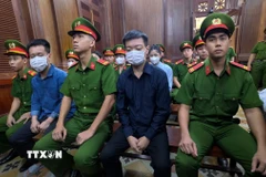 Các bị cáo tại phiên tòa sáng 19/11. (Ảnh: Linh Sơn/TTXVN)