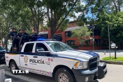 Lực lượng an ninh tăng cường tuần tra tại thủ đô Mexico City. (Ảnh: Phương Lan/TTXVN)