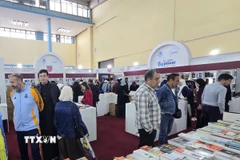 Khách tham quan tại hội chợ. (Ảnh: Nguyễn An/TTXVN)