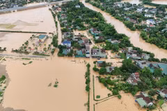 Nhà dân ở thôn Thống Nhất, xã Cẩm Duệ, huyện Cẩm Xuyên bị ngập do trận mưa từ đêm 24/5 đến rạng sáng 25/5. (Ảnh: Hữu Quyết/TTXVN)