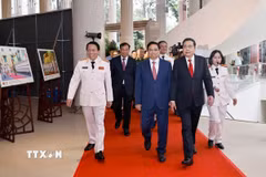 Chủ tịch Quốc hội Trần Thanh Mẫn và nguyên Thủ tướng Phạm Minh Chính dự Lễ kỷ niệm. (Ảnh: Doãn Tấn/TTXVN)