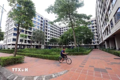 Nhu cầu nhà ở cho công nhân tại các khu công nghiệp rất cao nhưng chưa thể đáp ứng hết do còn vướng mắc một số hạn chế về cơ chế, chính sách. (Ảnh: Tuấn Anh/TTXVN)