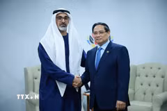 Thủ tướng Phạm Minh Chính gặp Hoàng Thái tử Abu Dhabi thuộc Các Tiểu vương quốc Arab Thống nhất (UAE) Khaled bin Mohamed bin Zayed Al Nahyan. (Ảnh: Dương Giang/TTXVN)
