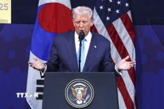 Tổng thống Mỹ Donald Trump có bài phát biểu đặc biệt tại phiên khai mạc APEC CEO Summit. (Ảnh: Khánh Vân/TTXVN)