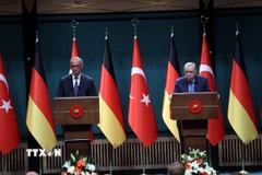 Thủ tướng Đức Friedrich Merz (trái) và Tổng thống Thổ Nhĩ Kỳ Recep Tayyip Erdogan tại cuộc họp báo ở Ankara. (Ảnh: THX/TTXVN)