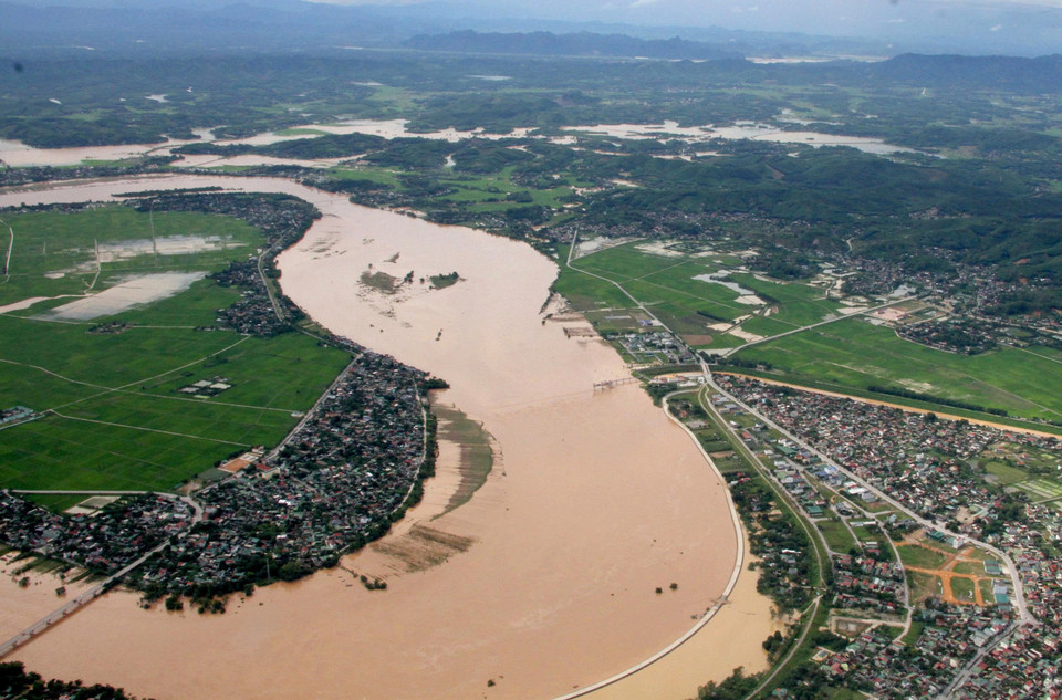 Nước trên sông Lam, Nậm Mộ, Nậm Nơn dâng cao kỷ lục khiến hàng ngàn nhà dân bị nhấn chìm trong nước. (Ảnh: Văn Tý/TTXVN)