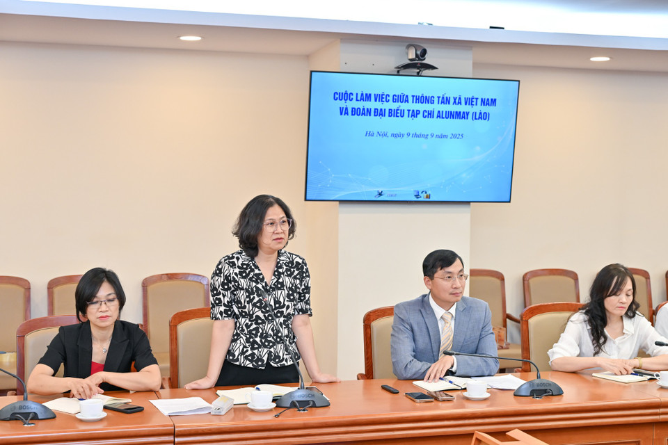 Nhà báo Trần Thị Thắng, Trưởng ban Thư ký Biên tập và Quan hệ đối ngoại phát biểu tại cuộc làm việc. (Ảnh: Minh Sơn/Vietnam+)