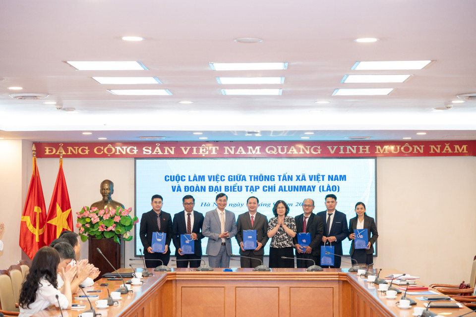 Những cuộc giao lưu, trao đổi kinh nghiệm như thế này không chỉ là dịp để các cơ quan, tòa soạn báo chí cùng nhau nâng cao trình độ, mà còn giúp thắt chặt tình hữu nghị giữa hai quốc gia. (Ảnh: Minh Sơn/Vietnam+)