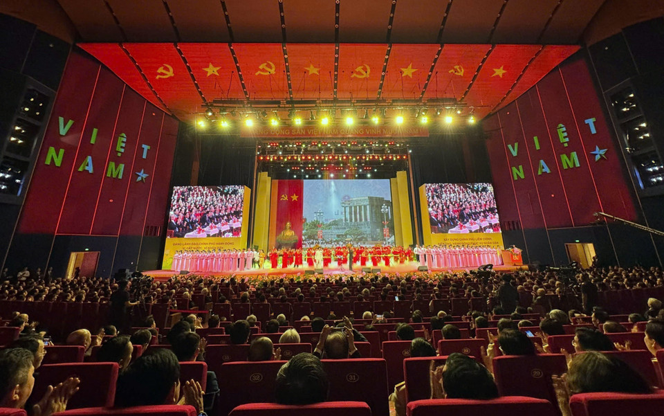 Chương trình nghệ thuật chào mừng Lễ kỷ niệm 80 năm thành lập Chính phủ. (Ảnh: Hải Anh/TTXVN)