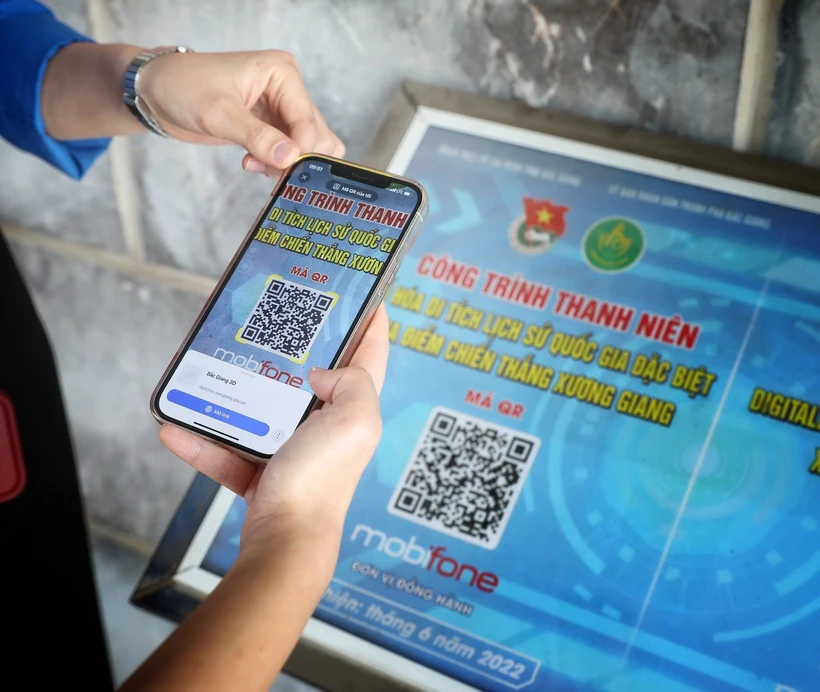 Quét mã QR tìm hiểu về Di tích Lịch sử Quốc gia Đặc biệt Địa điểm Chiến thắng Xương Giang. (Ảnh: Danh Lam/TTXVN)