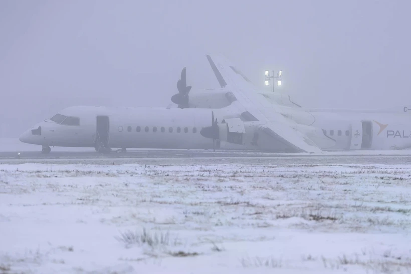 Chuyến bay của Air Canada Expres đã gặp sự cố về càng đáp. (Nguồn: AP)