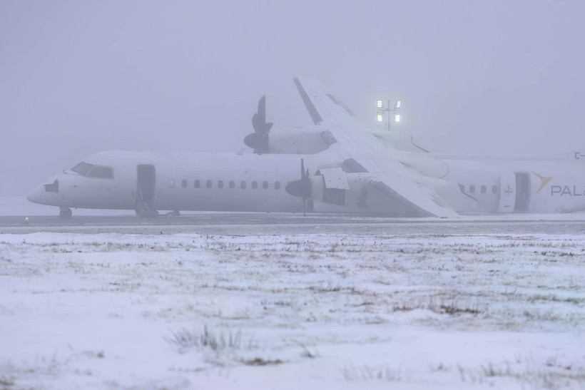 Chuyến bay của Air Canada Expres đã gặp sự cố về càng đáp. (Nguồn: AP)