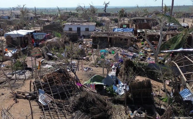 Những ngôi nhà ở Mozambique đã bị phá hủy bởi cơn bão Chido. (Ảnh: UNICEF)