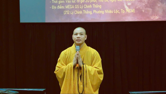 ព្រះតេជគុណ Thich Minh An - សមាជិកក្រុមប្រឹក្សាប្រតិបត្តិ អនុប្រធានការិយាល័យទី ២ នៃគណៈកម្មាធិការមជ្ឈិមពុទ្ធសាសនាវៀតណាម អញ្ជើញថ្លែងសុន្ទរកថាបើកកម្មវិធី។ (រូបថត៖ Khanh Ly/Vietnam+) z6970453806656-e3d36892097bc6b2c81be093a31779aa.jpg