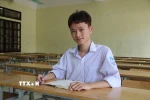 Em Trần Hữu Thịnh (lớp 12A1, trường THPT Hưng Nhân, tỉnh Hưng Yên) - một trong 8 thủ khoa tổ hợp A00 toàn quốc. (Ảnh: Thu Hoài/TTXVN)
