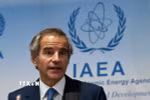 Tổng Giám đốc Cơ quan Năng lượng Nguyên tử Quốc tế (IAEA) Rafael Grossi phát biểu tại cuộc họp báo ở Vienna, Áo. (Ảnh: THX/TTXVN)