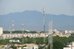 Hệ thống hạ tầng viễn thông phục vụ hoạt động di động và Internet tại khu vực phường Đông Hải (Khánh Hòa). (Ảnh: Nguyễn Thành/TTXVN)