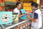 Người tiêu dùng tin chọn mua bánh Trung thu từ các thương hiệu uy tín, thay vì bánh trôi nổi. (Ảnh: Hương Giang/TTXVN)