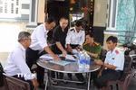 Kiểm tra tại cơ sở giết mổ gia súc V.N, huyện Phụng Hiệp, Hậu Giang. (Ảnh: Nguyễn Hằng/TTXVN)