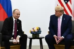 Tổng thống Nga Vladimir Putin (trái) và người đồng cấp Mỹ Donald Trump (phải) tại cuộc gặp ở Osaka, Nhật Bản ngày 28/6/2019. Ảnh: AFP/TTXVN)