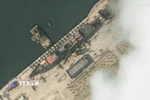 Hình ảnh vệ tinh cho thấy tàu khu trục của Triều Tiên trước khi xảy ra sự cố hạ thủy tại Xưởng đóng tàu Chongjin ở tỉnh Bắc Hamgyong, ngày 18/5/2025. (Ảnh: REUTERS/TTXVN)