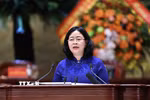 Đồng chí Bùi Thị Minh Hoài, Ủy viên Bộ Chính trị, Bí thư Trung ương Đảng, Bí thư Đảng ủy Mặt trận Tổ quốc, các đoàn thể Trung ương, Chủ tịch Ủy ban Trung ương Mặt trận Tổ quốc Việt Nam phát biểu nhận nhiệm vụ. (Ảnh: Minh Đức/TTXVN)