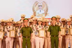 Các tập thể, cá nhân điển hình tiên tiến được tôn vinh. (Ảnh: Báo Đại biểu Nhân dân)