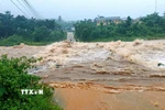 Mưa lớn khiến các điểm đường giao thông, ngầm tràn trên địa bàn xã Hướng Phùng (Quảng Trị) bị ngập, chia cắt. (Ảnh: TTXVN phát)