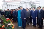 Tổng Bí thư, Chủ tịch nước Tô Lâm và Phu nhân cùng đoàn đại biểu cấp cao Việt Nam tưởng nhớ Chủ tịch Hồ Chí Minh. (Ảnh: Thống Nhất/TTXVN)