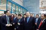 Tổng Bí thư, Chủ tịch nước Tô Lâm thăm Nhà máy mẫu cho công nghệ sản xuất tiên tiến. (Ảnh: Thống Nhất/TTXVN)