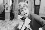 Nữ diễn viên Prunella Scales trong tập phim hài năm 1975 của đài BBC “Fawlty Towers”. (Ảnh: Getty Images)