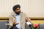 Giáo sư Bilveer Singh, Đại học Quốc gia Singapore trả lời phỏng vấn TTXVN. (Ảnh: Thế Vũ/TTXVN)