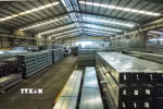 Sản phẩm ống thép mạ kẽm. (Ảnh: Tuấn Anh/TTXVN)