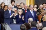 Tỷ phú hàng hiệu Bernard Arnault (hàng cuối) cùng một số thành viên trong gia đình tham dự lễ nhậm chức của Tổng thống Donald Trump ngày 20/1. (Ảnh: WWD)