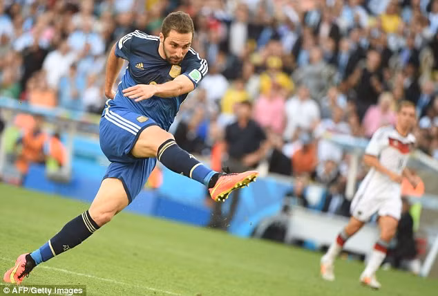 Messi trách móc hàng tiền đạo Argentina quá phung phí cơ hội
