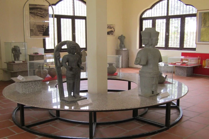 Các hiện vật của nền văn hóa Óc Eo. (Ảnh: Cổng Thông tin điện tử tỉnh Tiền Giang)