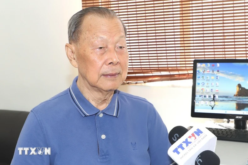 Ông Lý Minh Hán trả lời phỏng vấn của phóng viên TTXVN. (Ảnh: Xuân Vịnh/TTXVN)