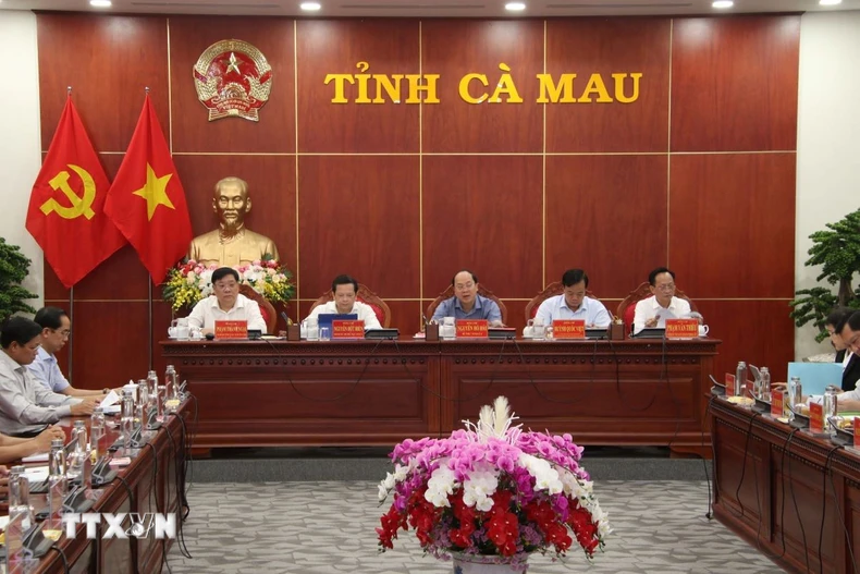 Lãnh đạo hai tỉnh Cà Mau và Bạc Liêu dự Hội nghị. (Ảnh: Kim Há/TTXVN)