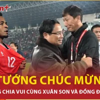 Thủ tướng Phạm Minh Chính chia vui cùng Xuân Son và đồng đội tuyển Việt Nam