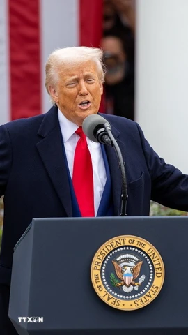 Tổng thống Mỹ Donald Trump phát biểu tại Nhà Trắng. (Ảnh: THX/TTXVN)