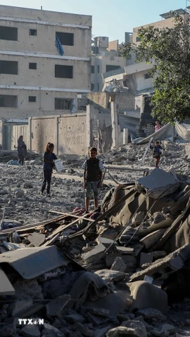 Toà nhà bị phá huỷ trong xung đột tại phía Tây thành phố Gaza. (Ảnh: THX/TTXVN)