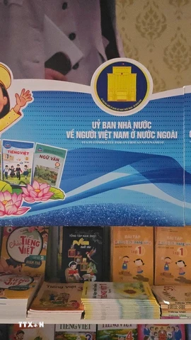 Một góc tủ sách tại Trường tiếng Việt tiểu học Khánh An, Thái Lan. (Ảnh: Huy Tiến/TTXVN)