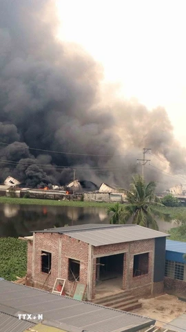 Hiện trường đám cháy tại thôn Đông Tiến, xã Chấn Hưng, thành phố Hải Phòng sáng 14/12. Ảnh: Hoàng Ngọc – TTXVN