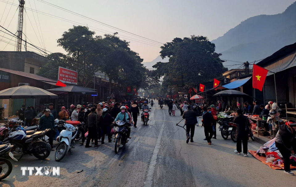 Chợ vùng cao biên giới Minh Tân (Hà Giang). (Ảnh: Đức Thọ/TTXVN)