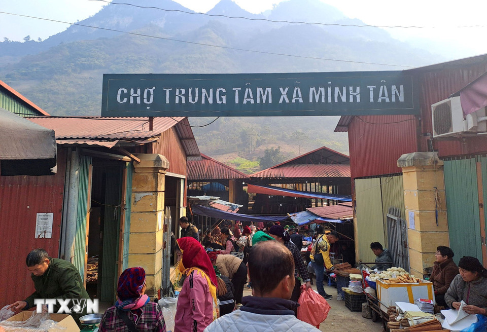 Chợ vùng cao biên giới Minh Tân (Hà Giang). (Ảnh: Đức Thọ/TTXVN)