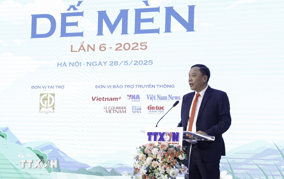 Tổng biên tập Báo Thể thao và Văn hoá (TTXVN) Nguyễn Thiện Thuật, Trưởng Ban tổ chức Giải thưởng thiếu nhi Dế Mèn phát biểu khai mạc. (Ảnh: Lê Đông/TTXVN)