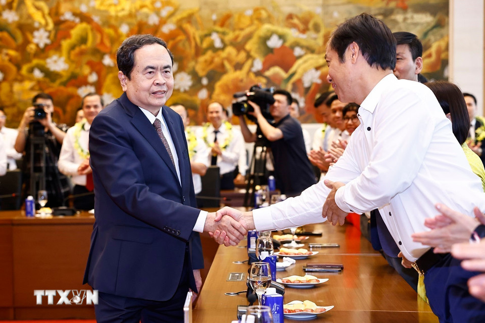 Chủ tịch Quốc hội Trần Thanh Mẫn với các đại biểu. (Ảnh: Doãn Tấn/TTXVN)