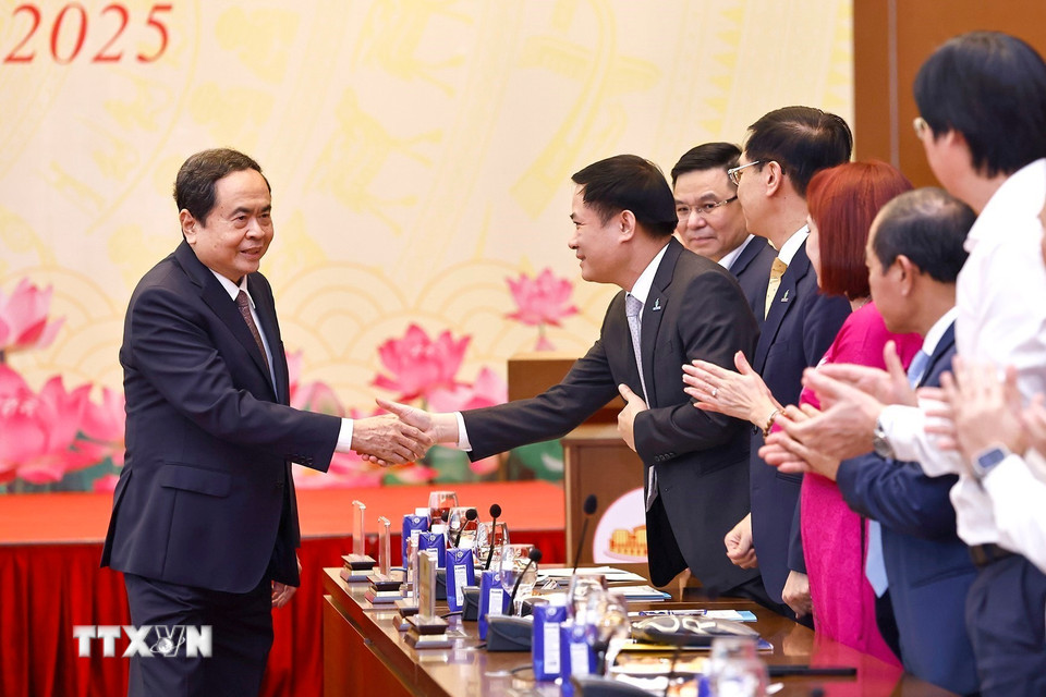 Chủ tịch Quốc hội Trần Thanh Mẫn với các đại biểu. (Ảnh: Doãn Tấn/TTXVN)